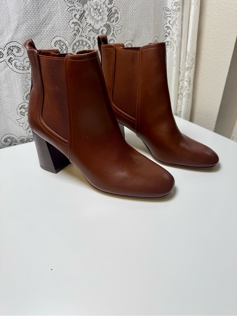 NWOB LOFT Outlet Cognac Brown Leather Chelsea Chunky Block Heel Ankle Boots- SZ9